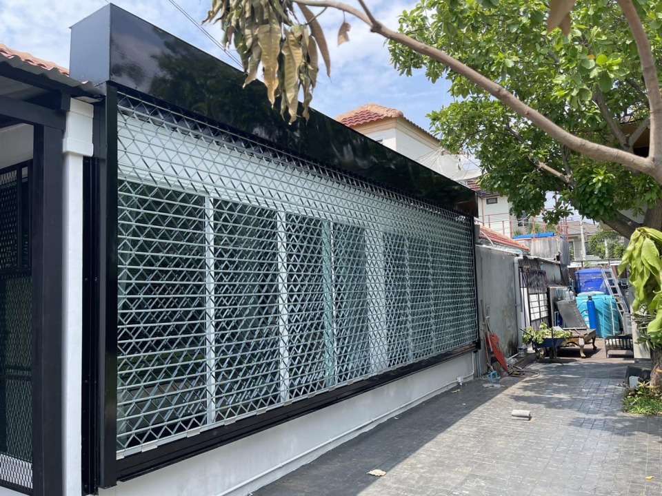 รับเหมาติดตั้งประตูม้วน โคราช